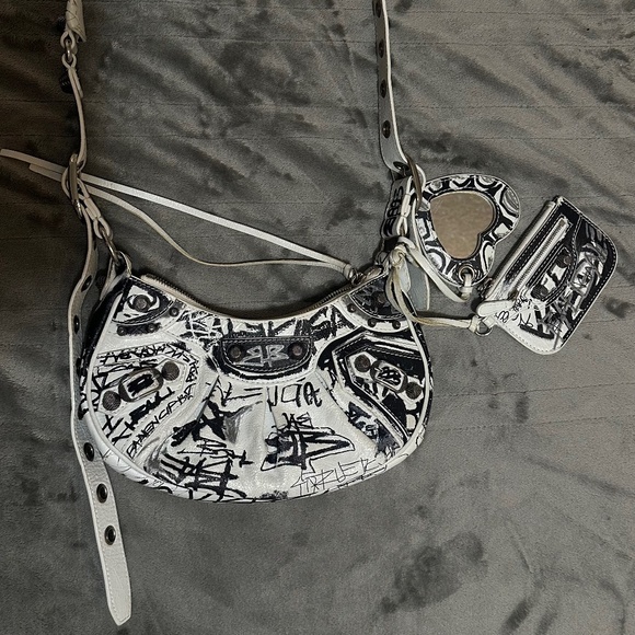 Le Cagole Graffiti Giant Studs Shoulder Bag Leather - Picture 1 of 1